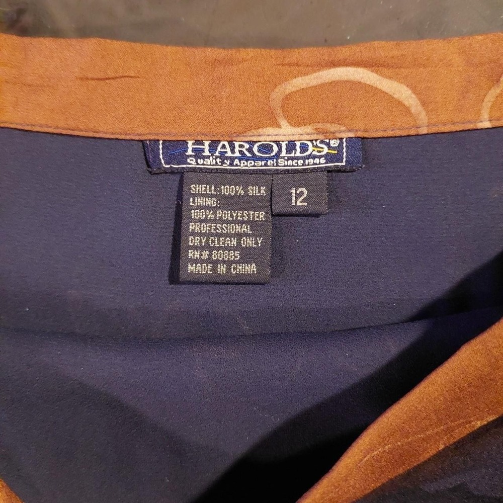 Vintage 100% silk brown and blue skirt with a rose and heart print. - Picture 3 of 5